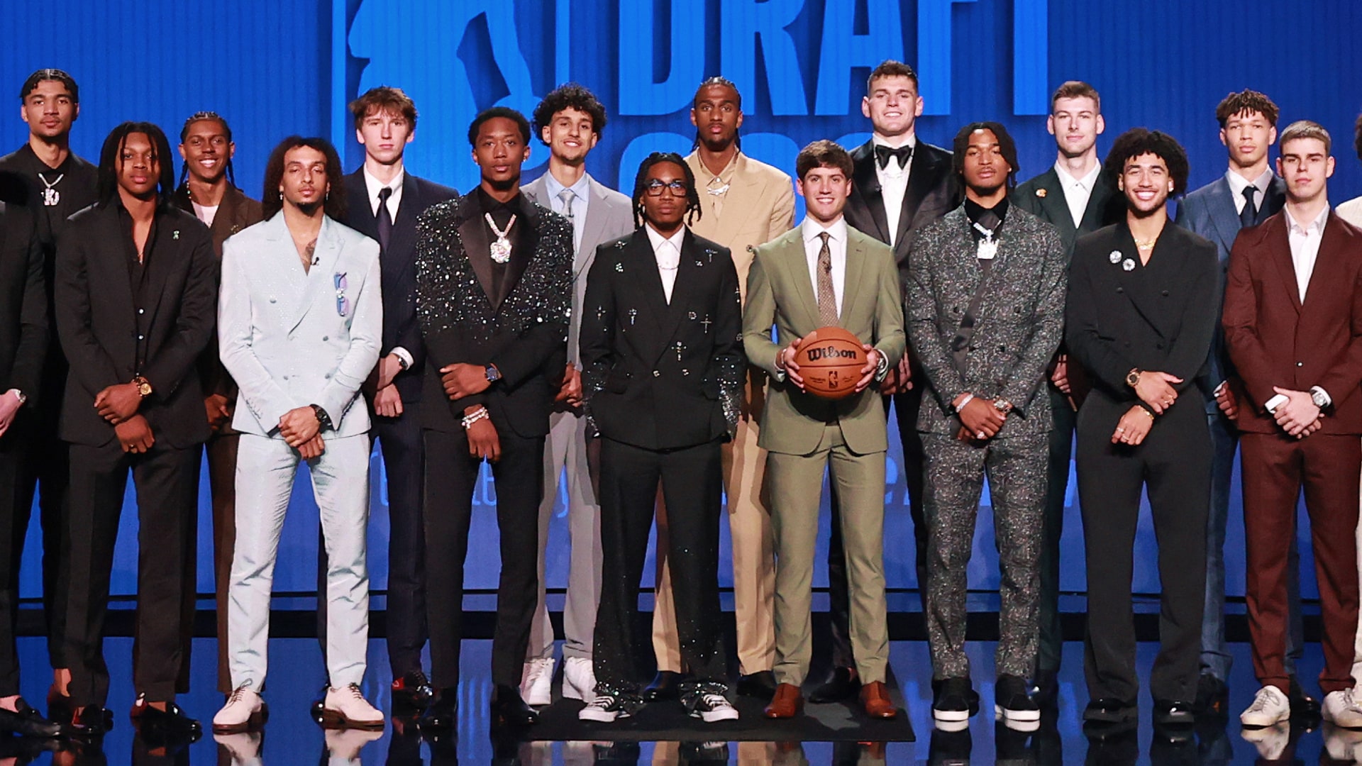 NBA东契奇与字母哥：成长轨迹与全面对比